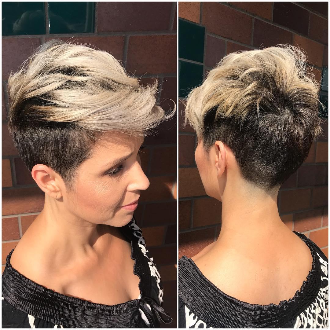 Blonder Pixie mit dunklem Ansatz