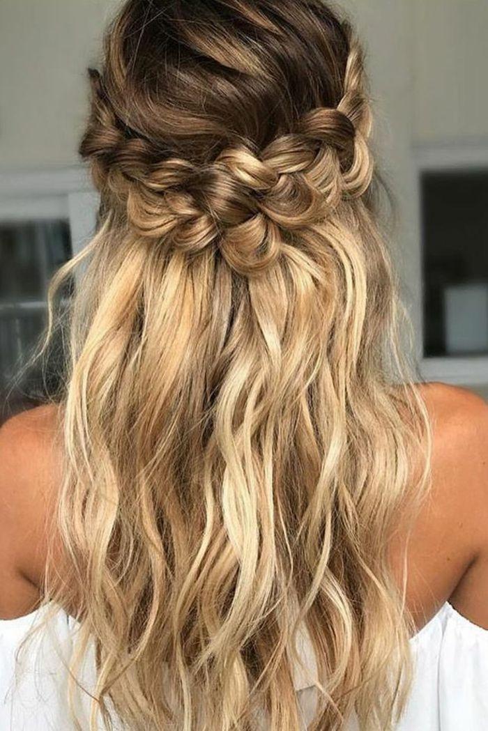 Boho Halbhochsteckfrisur mit Zöpfen