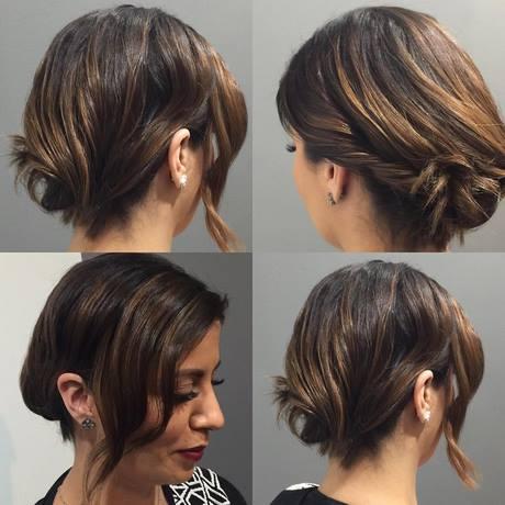 Vorderpartie eines kurzen Low Buns stylen