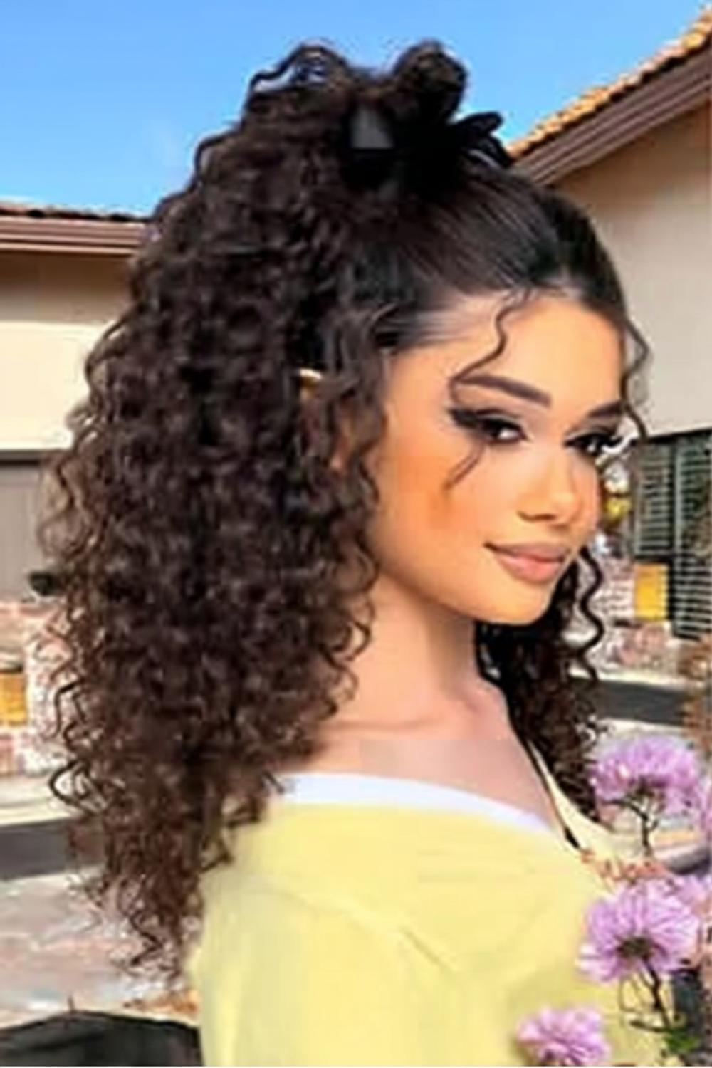 Lockige Flechtfrisur