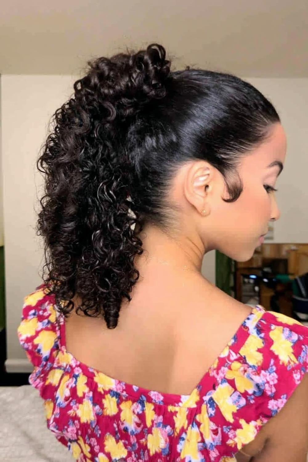 Seitlicher Lockenzopf