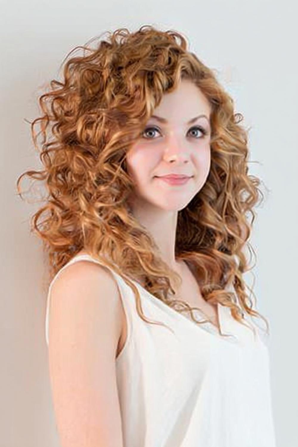 Süße Locken mit Accessoire
