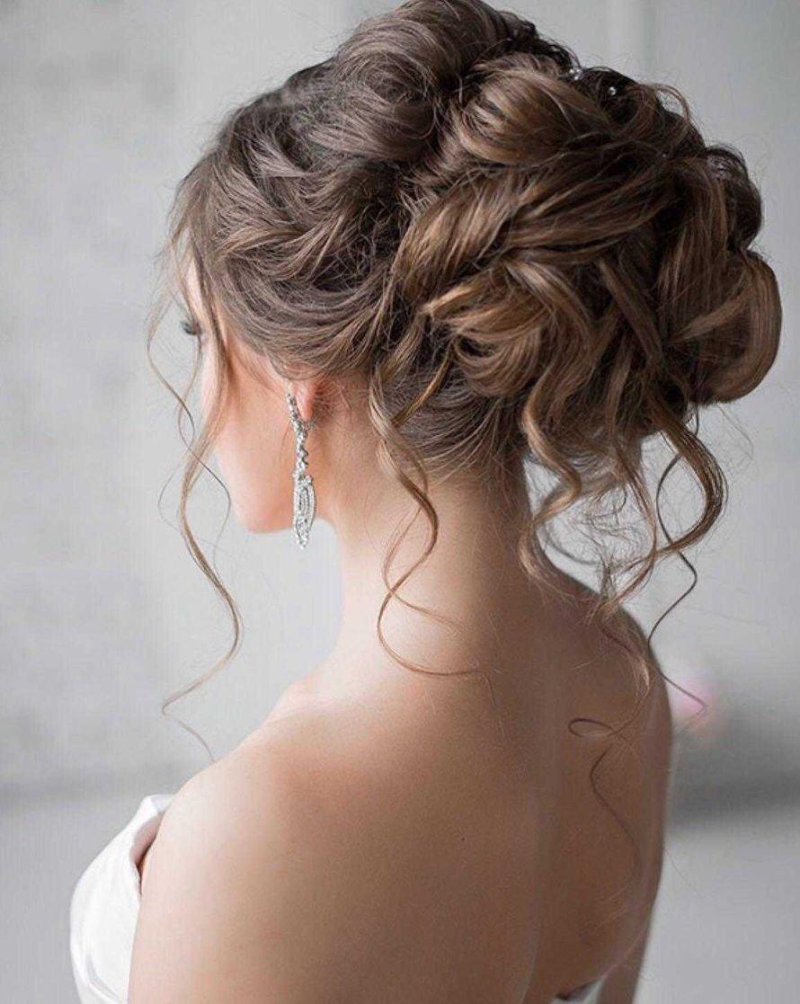 Eleganter Messy Bun Anlass Frisur