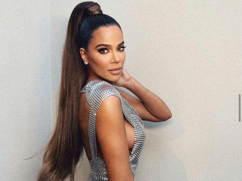 Eleganter Ponytail mit glatten Seiten und gepflegten Längen