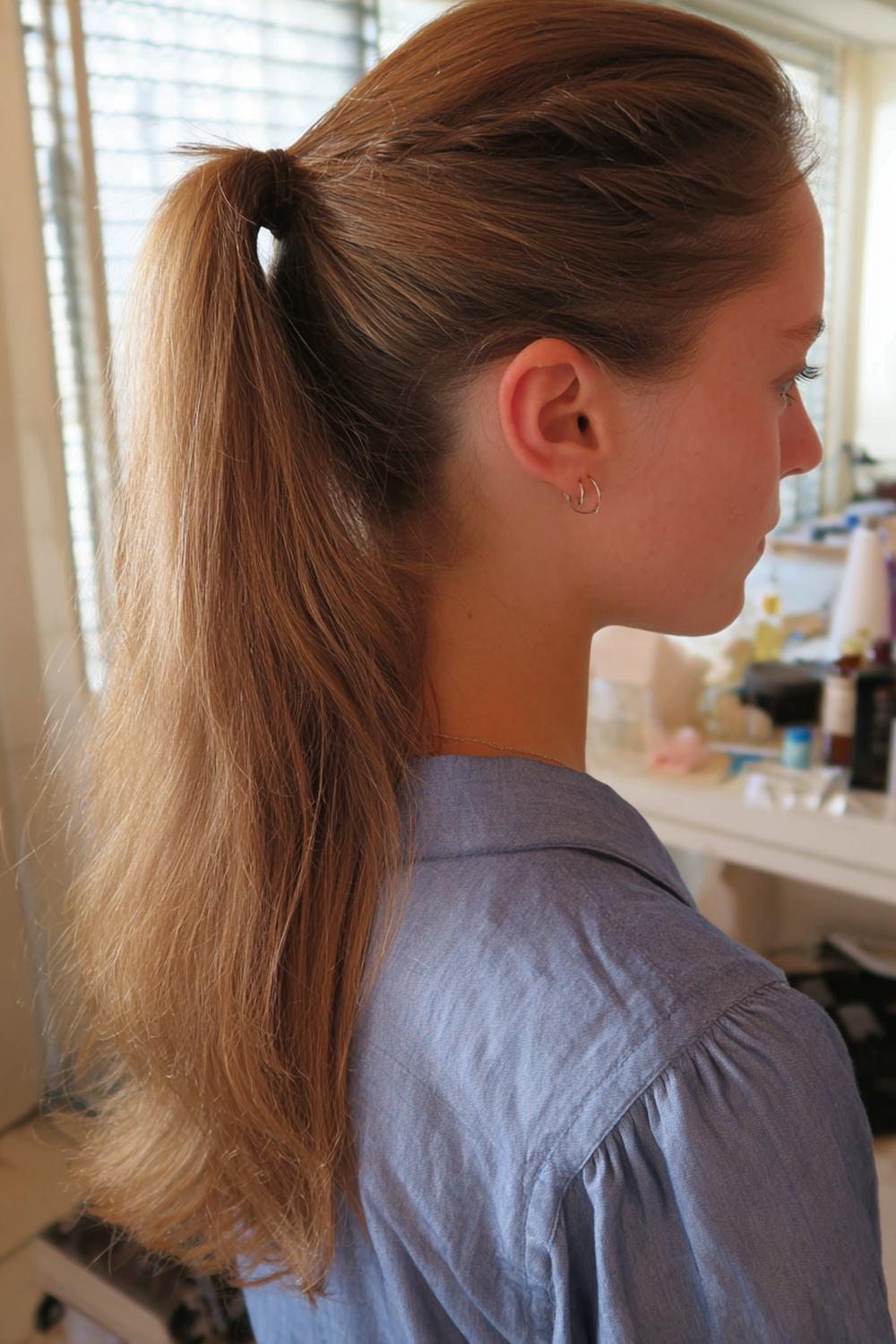 30. Federschnitt Frisur mit seitlichem Pony und schwingender Kontur