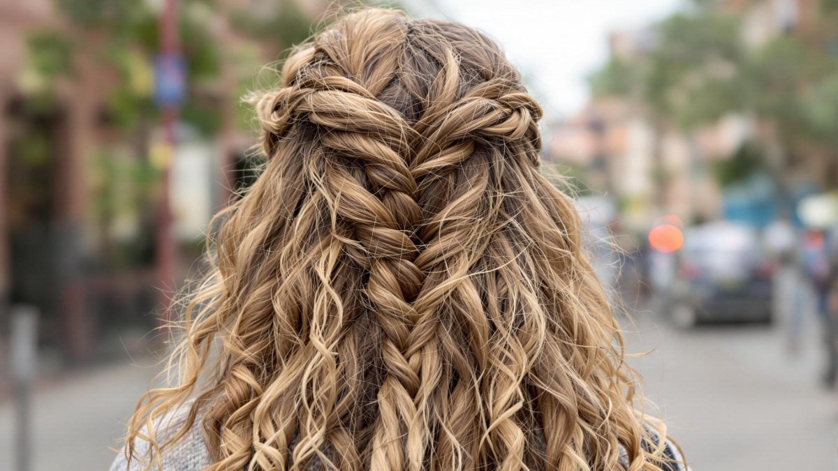 Flechtfrisur mit Locken Urlaub
