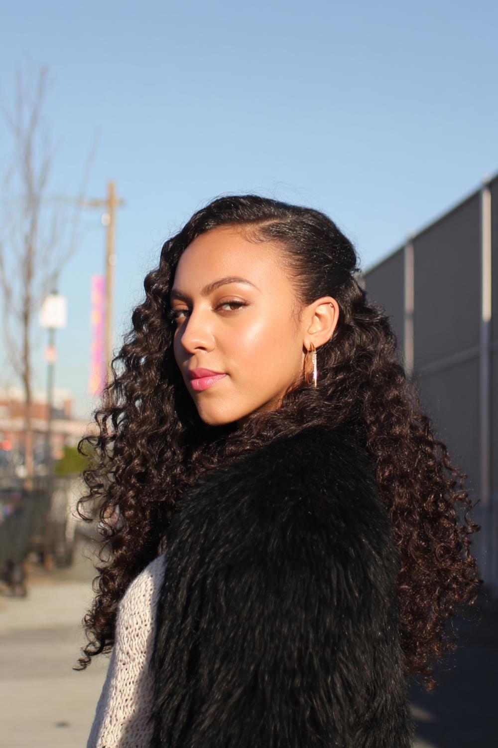 26. Frische Haar Ideen 2026: Natürliche Locken mit definierter Kontur