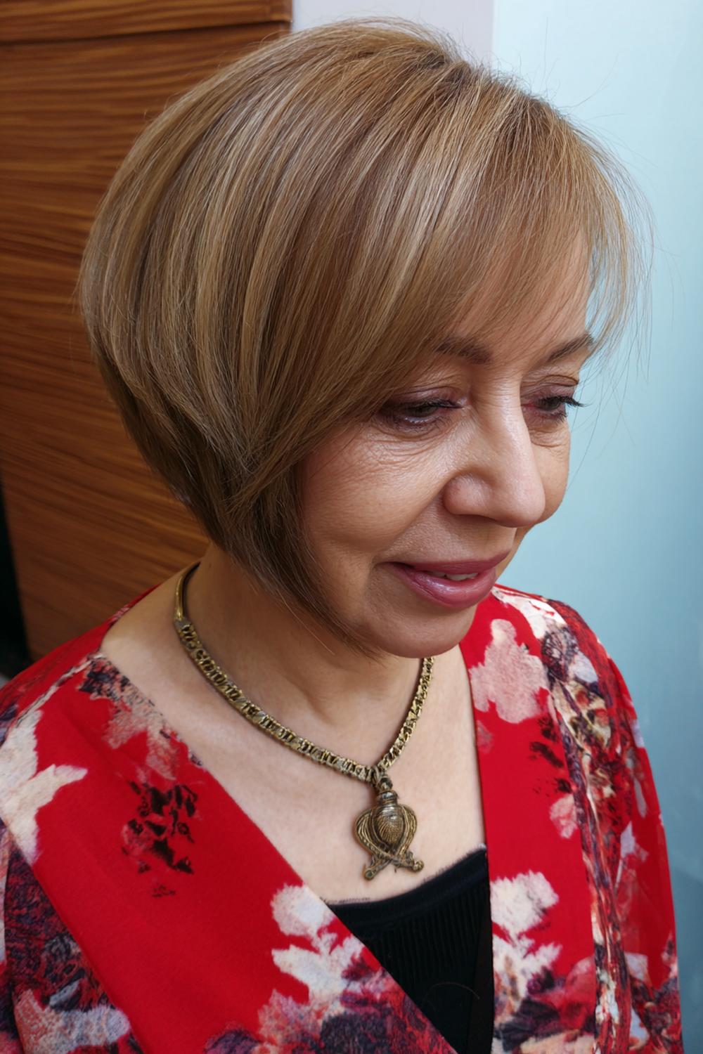 9. Frisur 2026 Frauen ab 50: Asymmetrischer Bob mit längerem Vorderteil und Sleek-Style