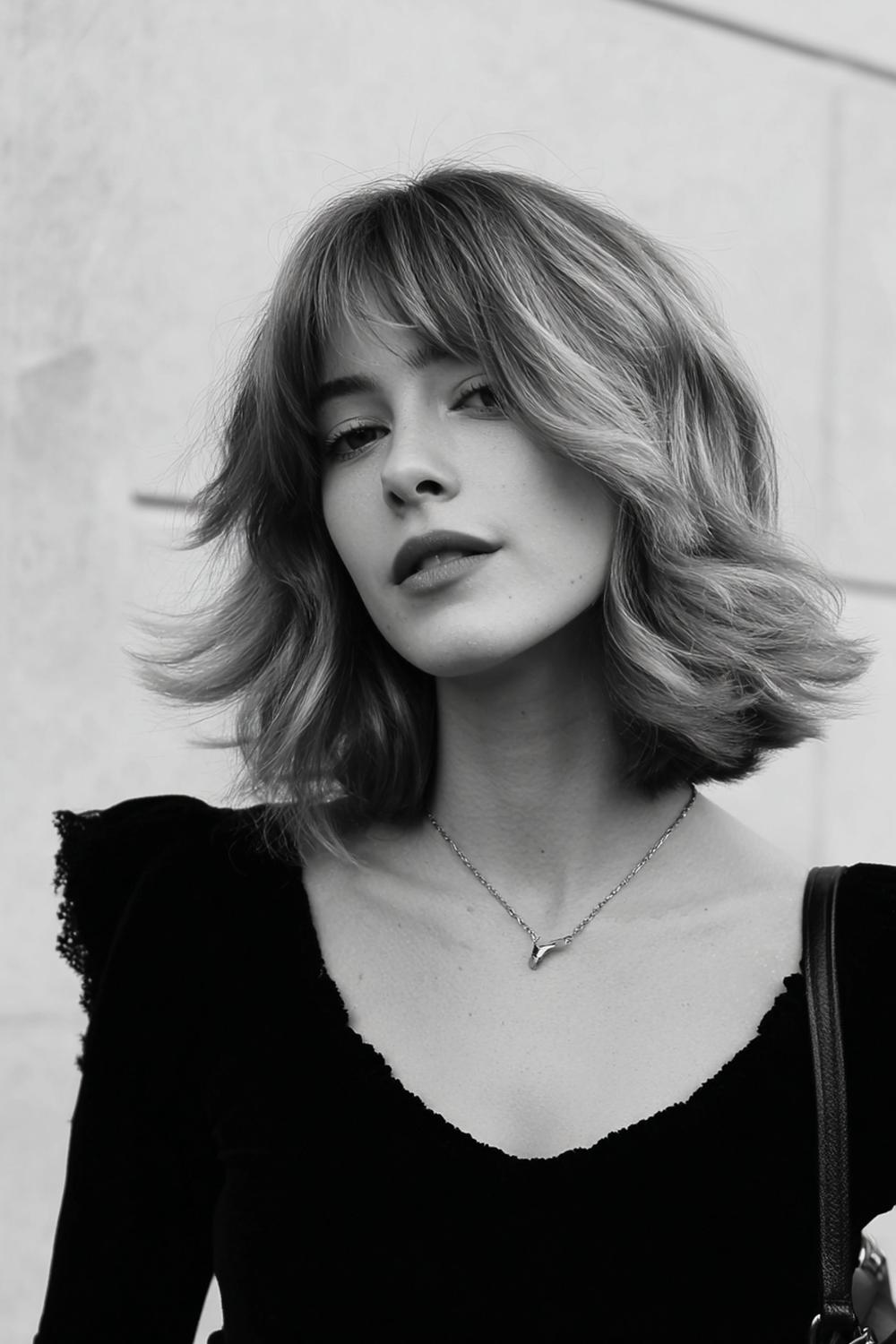 7. Frisuren 2026 Frauen: Shaggy Lob mit Texturspray und undone Spitzen