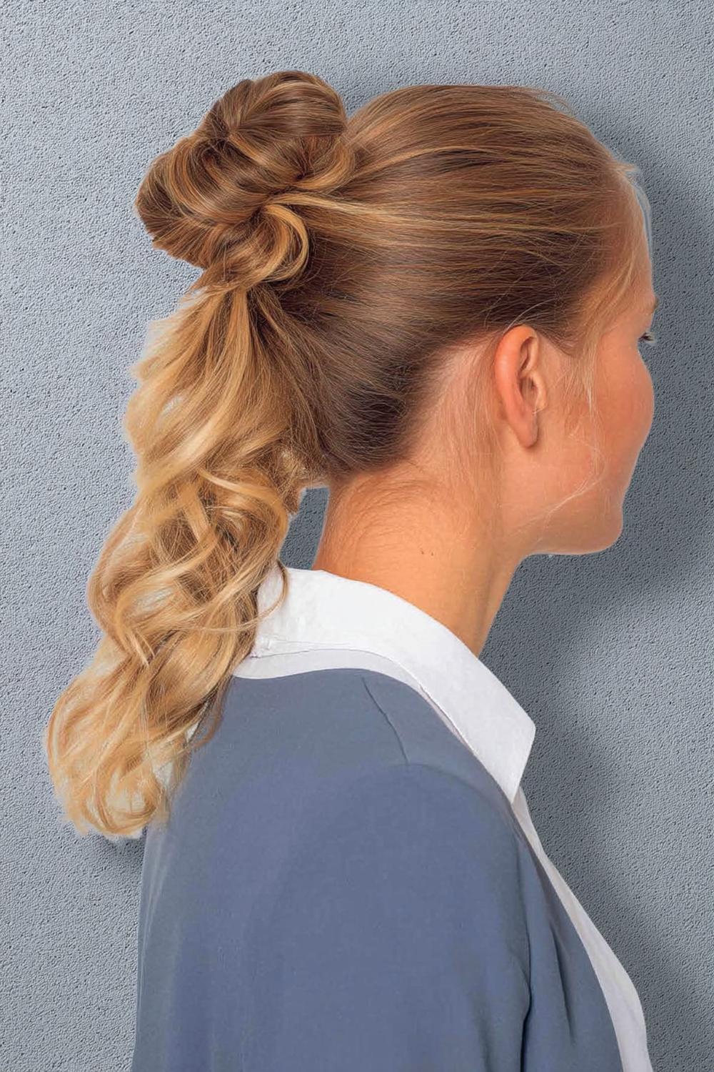 Klassischer Knotted Ponytail