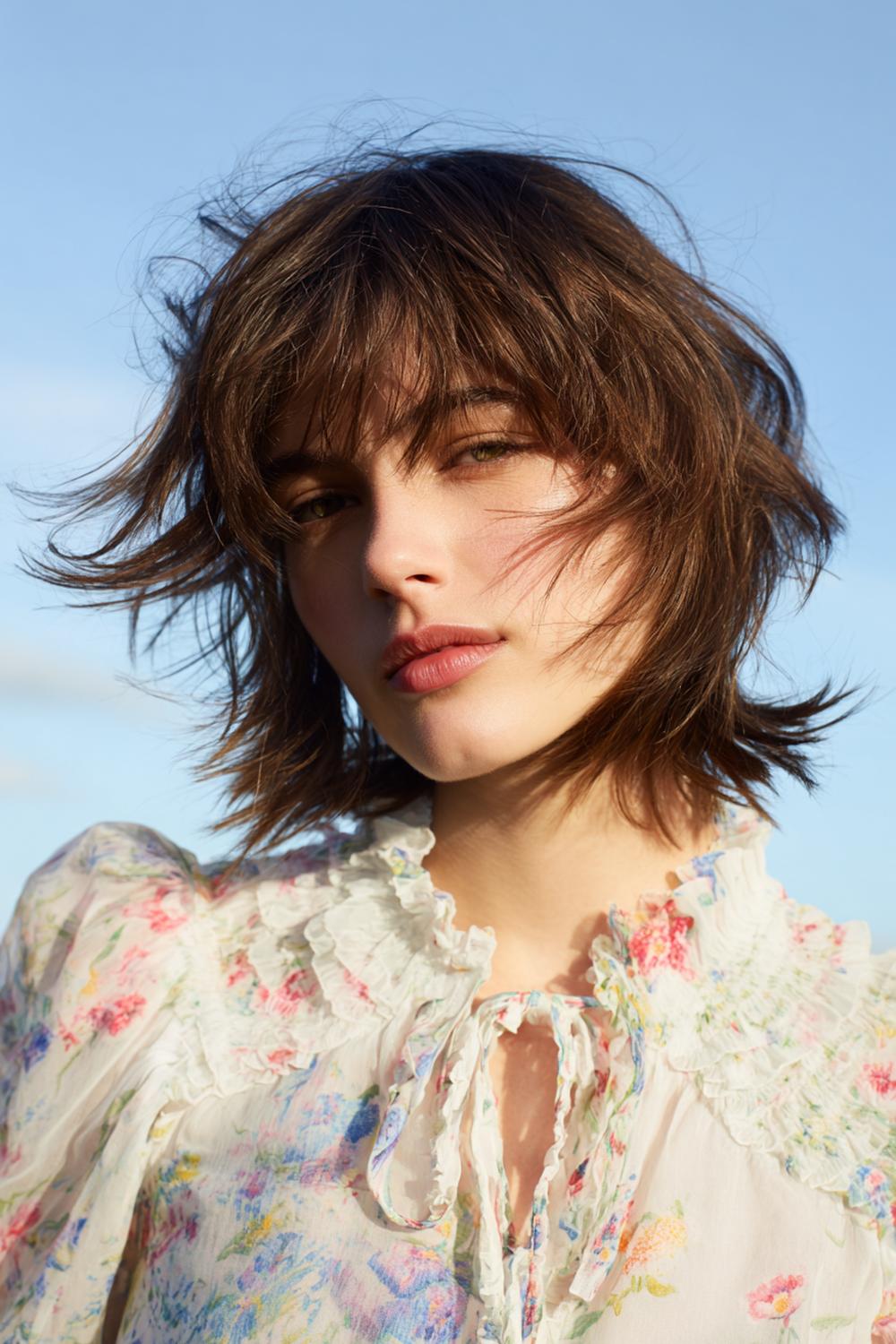 24. Frühlings Haarideen 2026: Airy Shag mit feinen Stufen und undone Textur für Bewegung