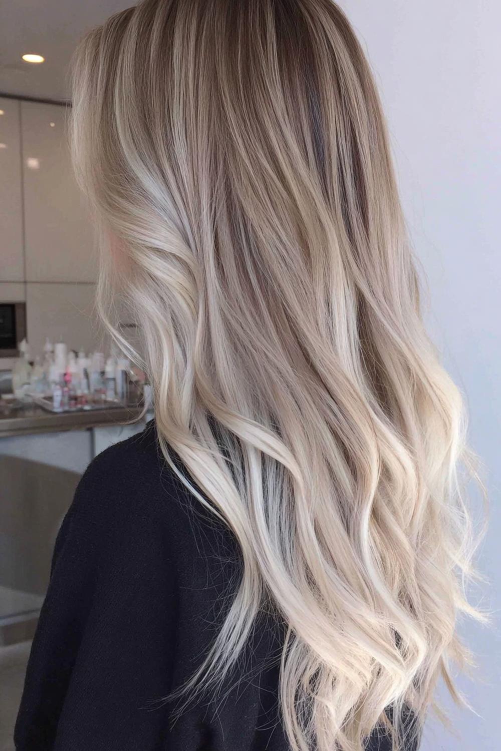 9. Frühlings Haarideen 2026: Scandi-Blond Balayage mit kühlen Nuancen und weichem Ansatzschatten