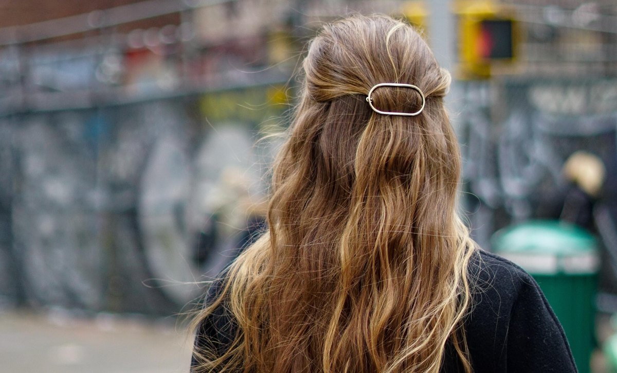 Haarspangen Frisur lange Haare