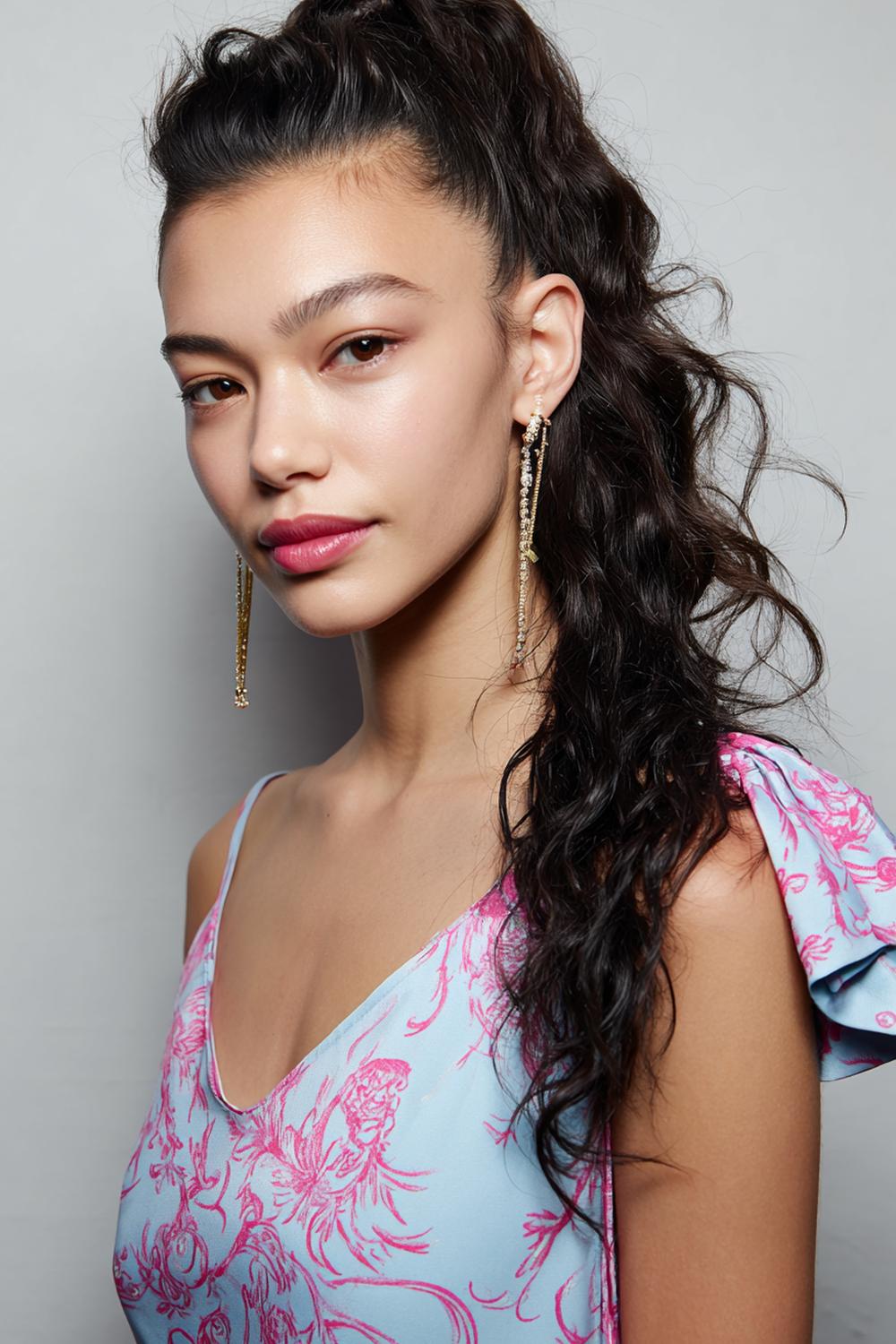 10. Haartrends 2026: High Ponytail mit Face-Framing-Strähnen und Bounce