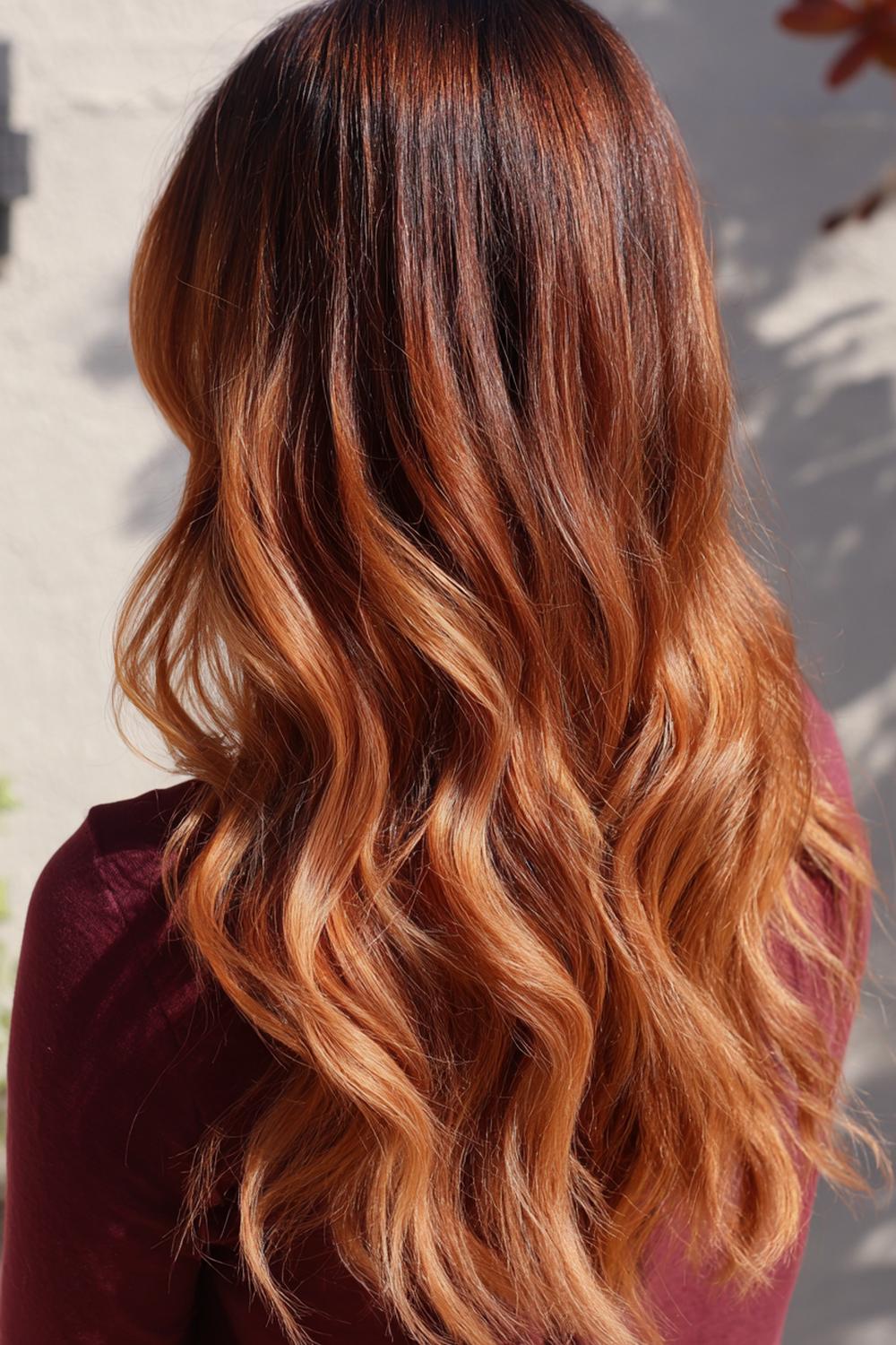 18. Haartrends 2026: Copper Glow Color mit warmem Schimmer und natürlichem Ansatz