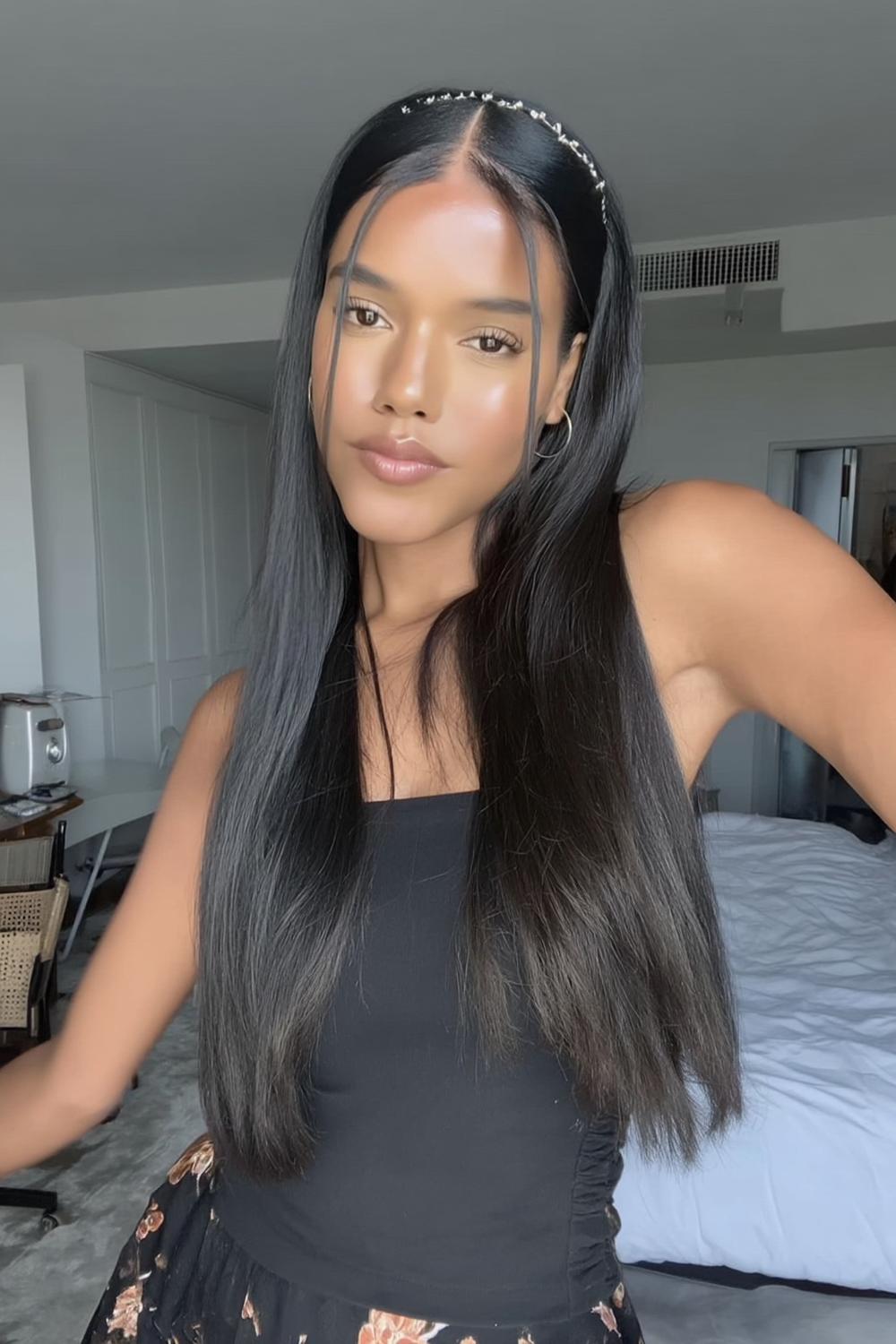 Kurzer Sleek-Bob mit Seitenscheitel