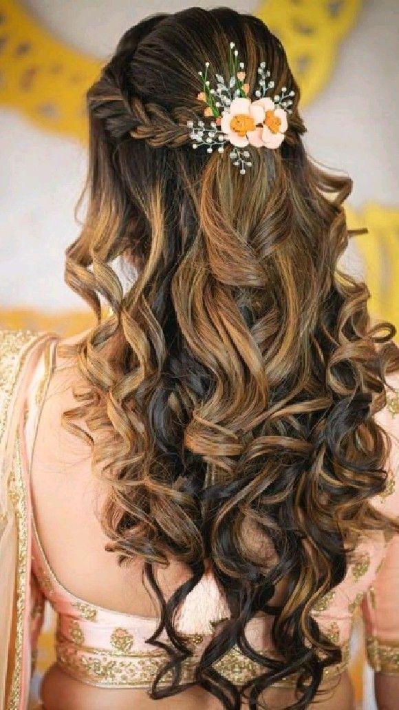 Große Locken mit Blumenakzenten