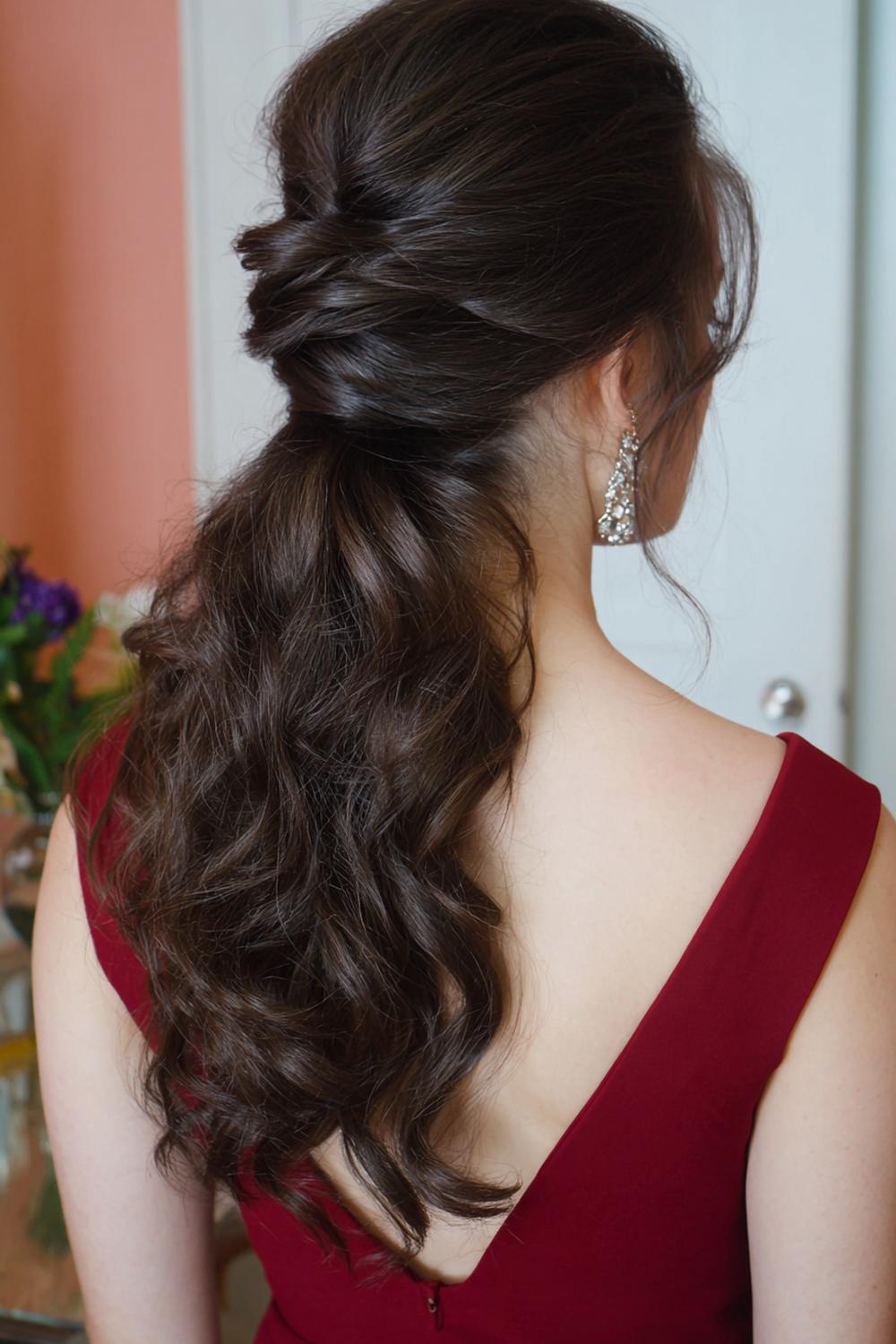 26. Half Up Half Down Frisur mit halbhohem Pferdeschwanz und fließendem Blowout