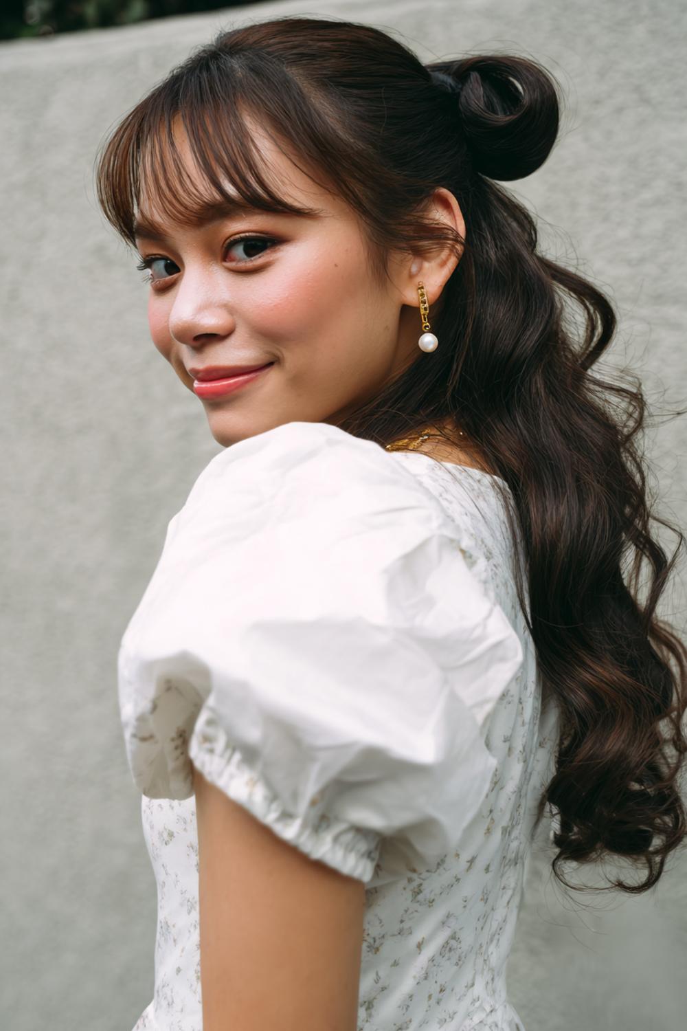 3. Half Up Half Down Frisur mit Bubble-Pony und glossy Längen