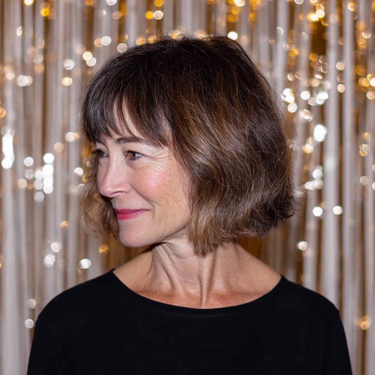 Brauner Bob Mit Pony Gewellt