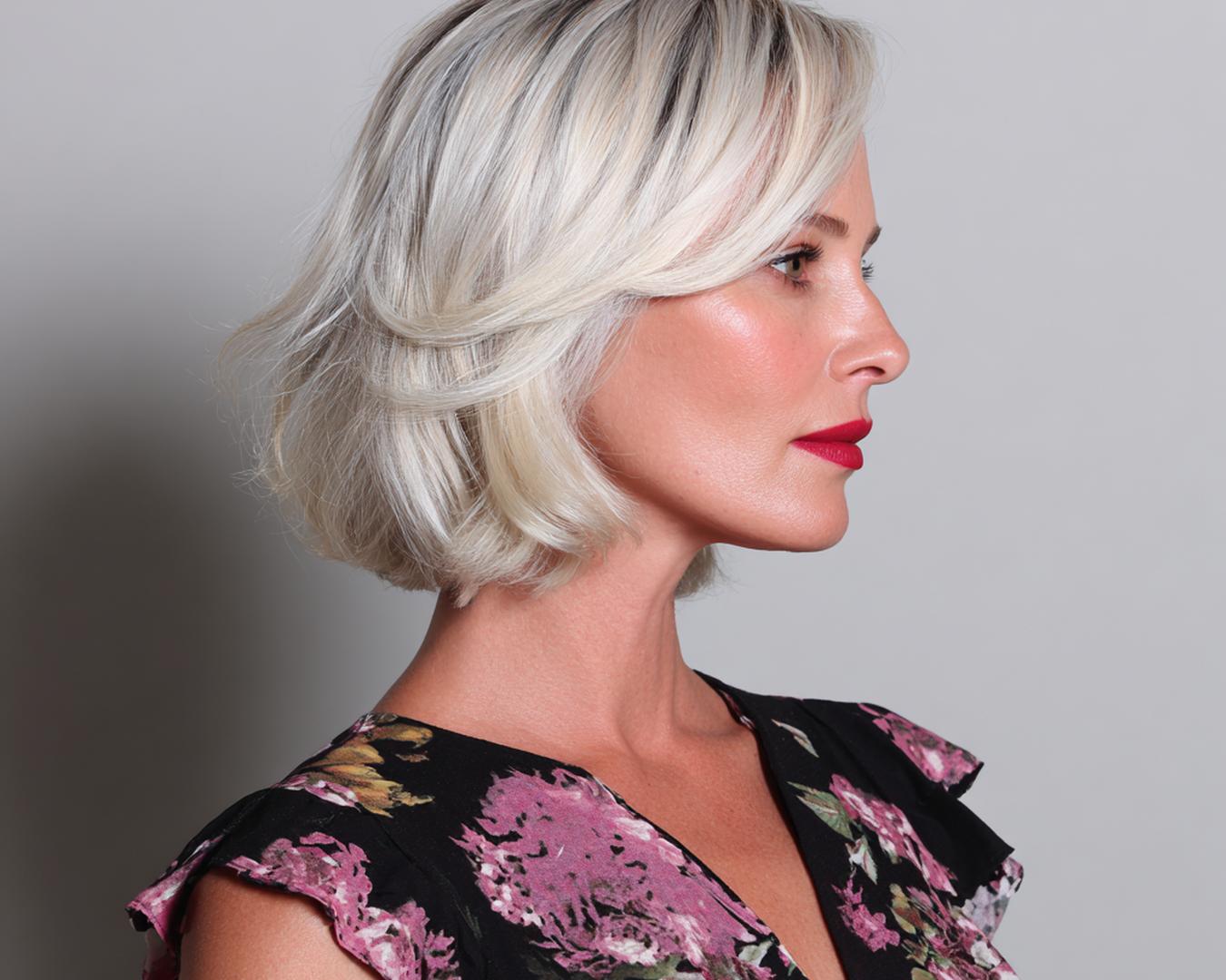 Platinblonder Soft-Bob mit Seitenvolumen