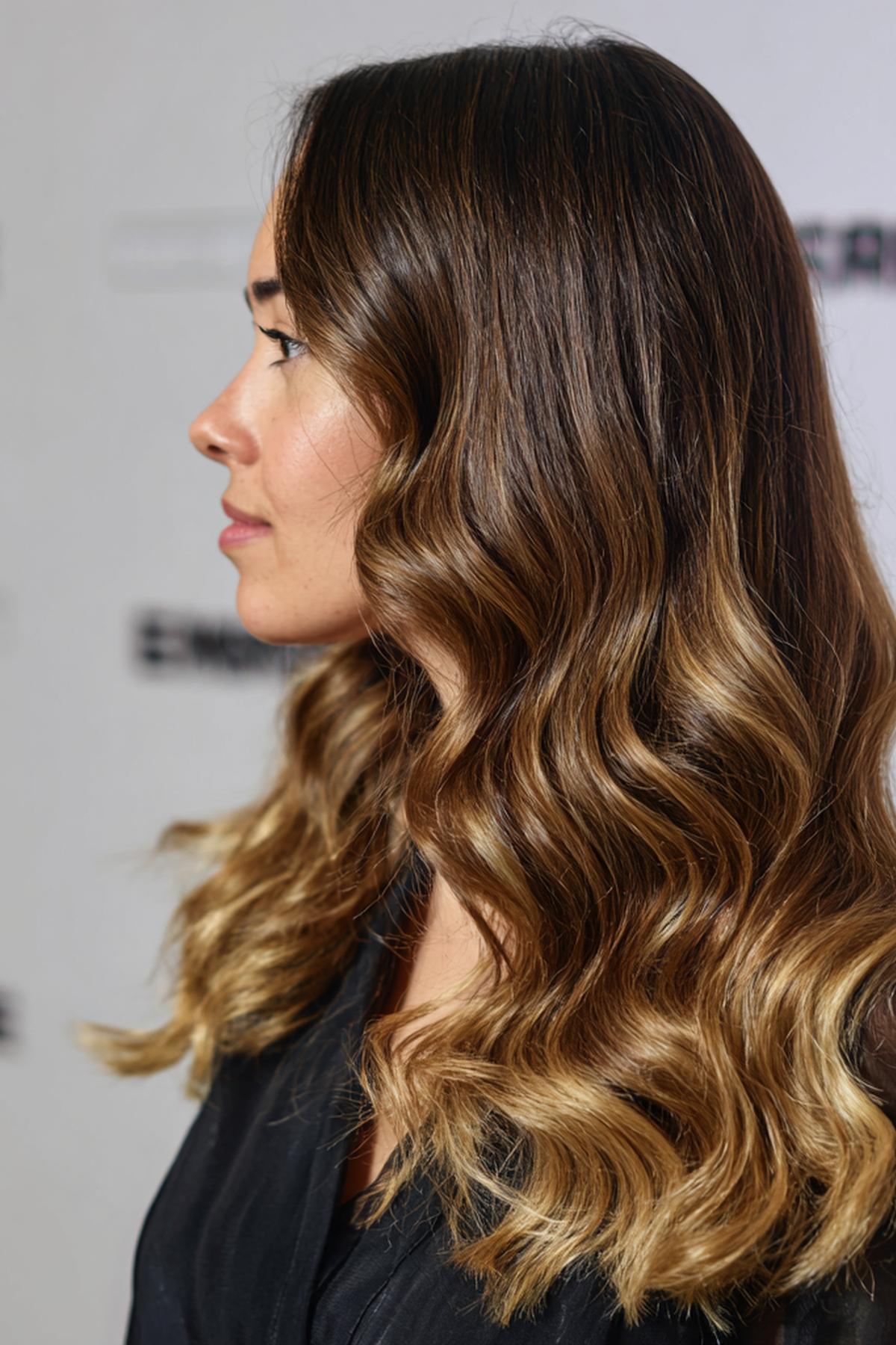 Karamell-Ombré mit sanftem Root Shadow