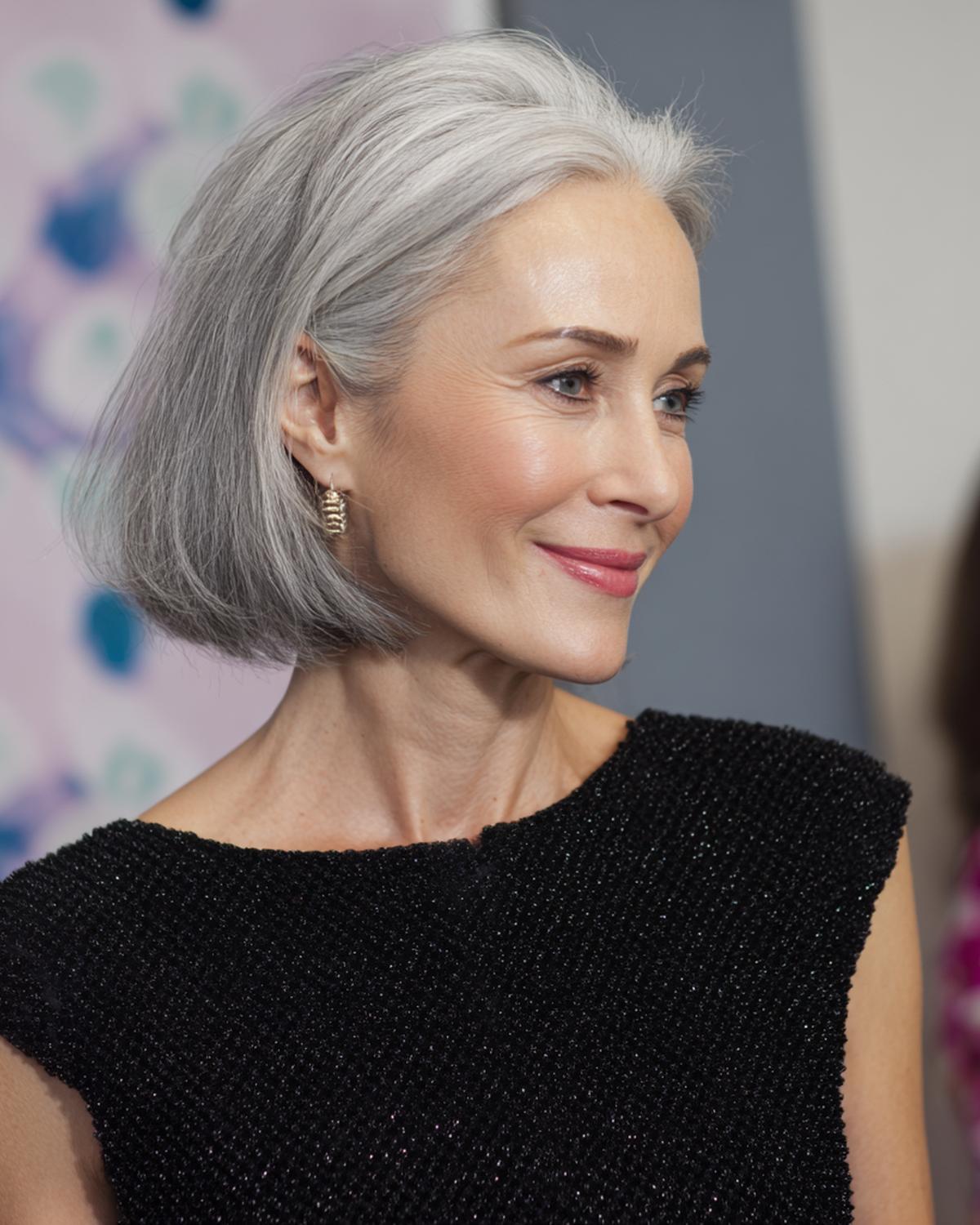 Glatter Grauer Bob Seitenscheitel