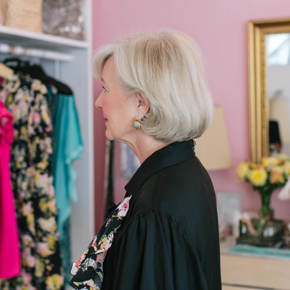 Heller Stufiger Bob Hinterm Ohr