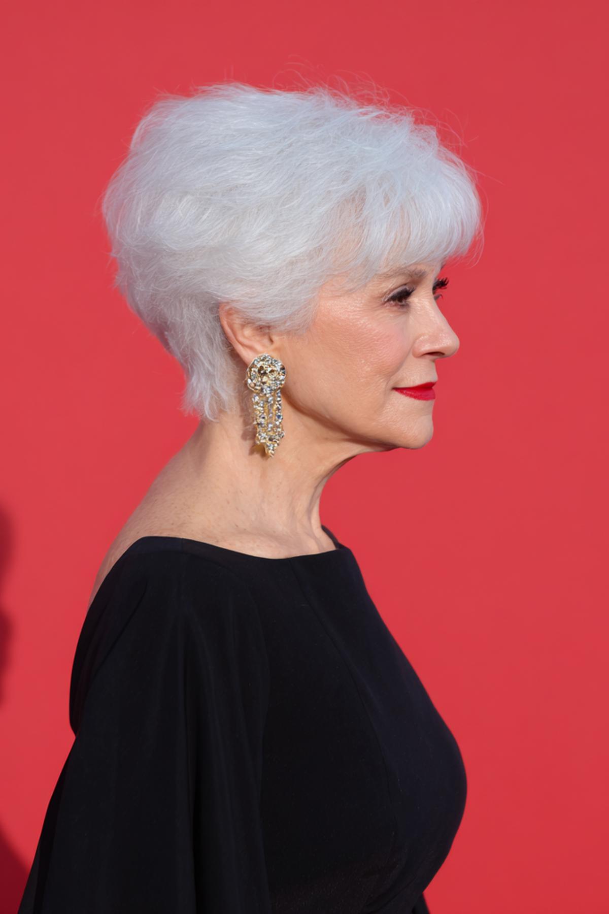 Weißer Kurzhaarschnitt Mit Pony