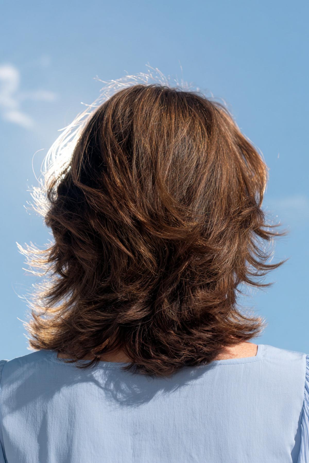 Mittellanger Stufenschnitt Mit Föhnvolumen