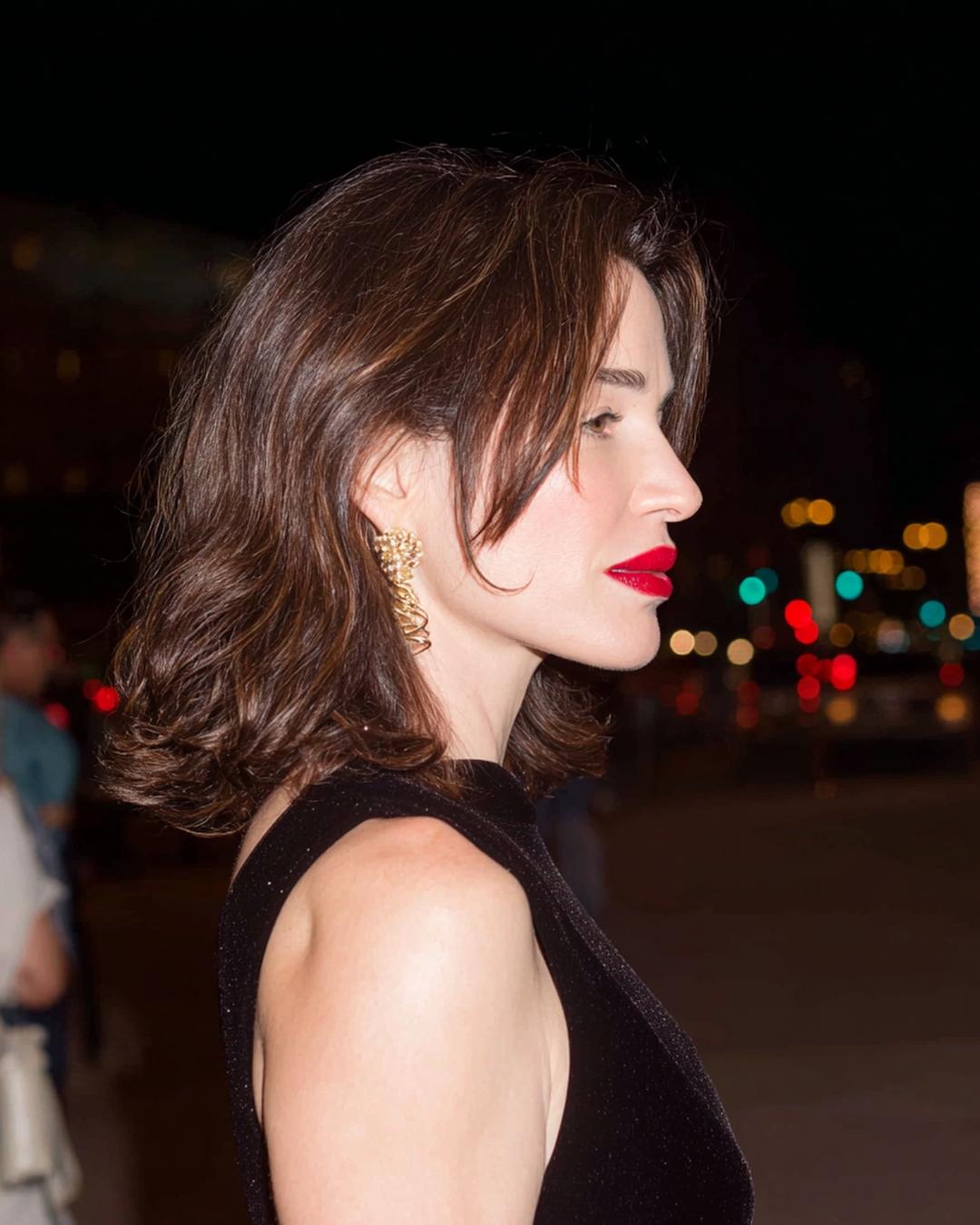 Schulterlanger Dunkelbrauner Wellenlook