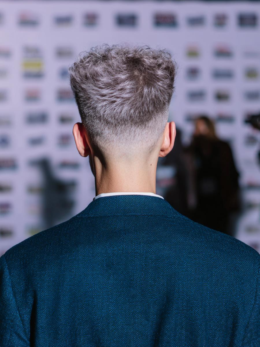 Silbergrauer High Top Fade