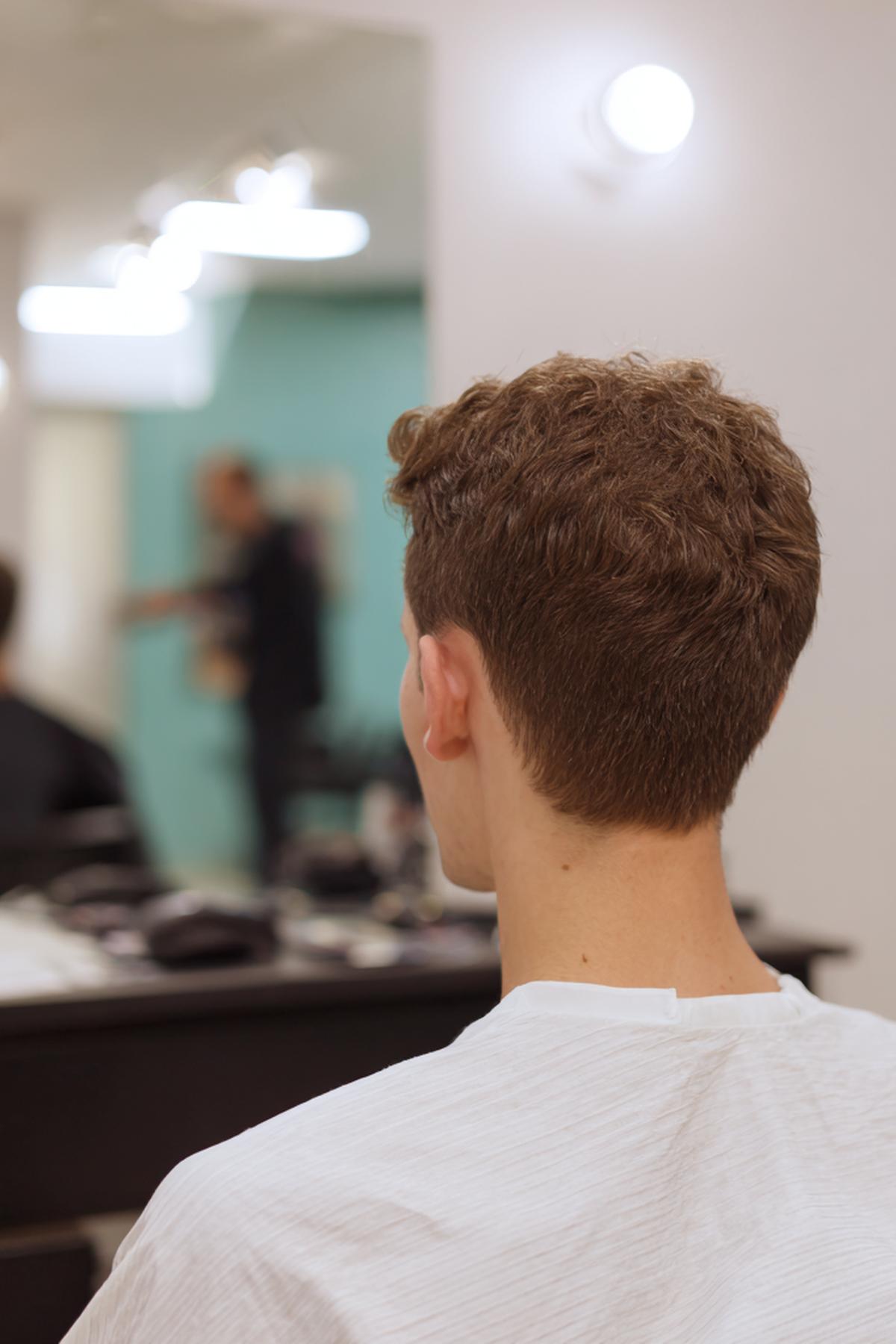 Kurze Naturlocken Nackenverlauf