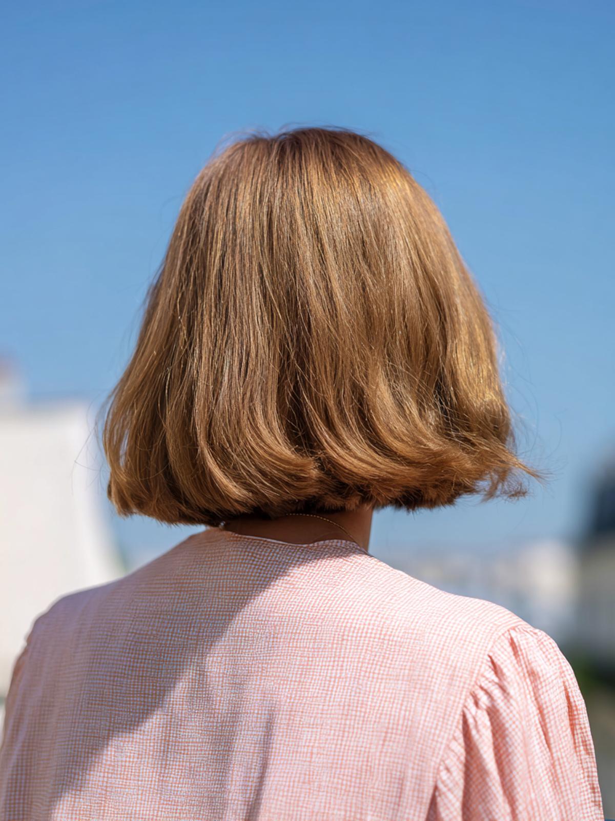 Honigblonder Kinnlanger Bob Mit Schwung