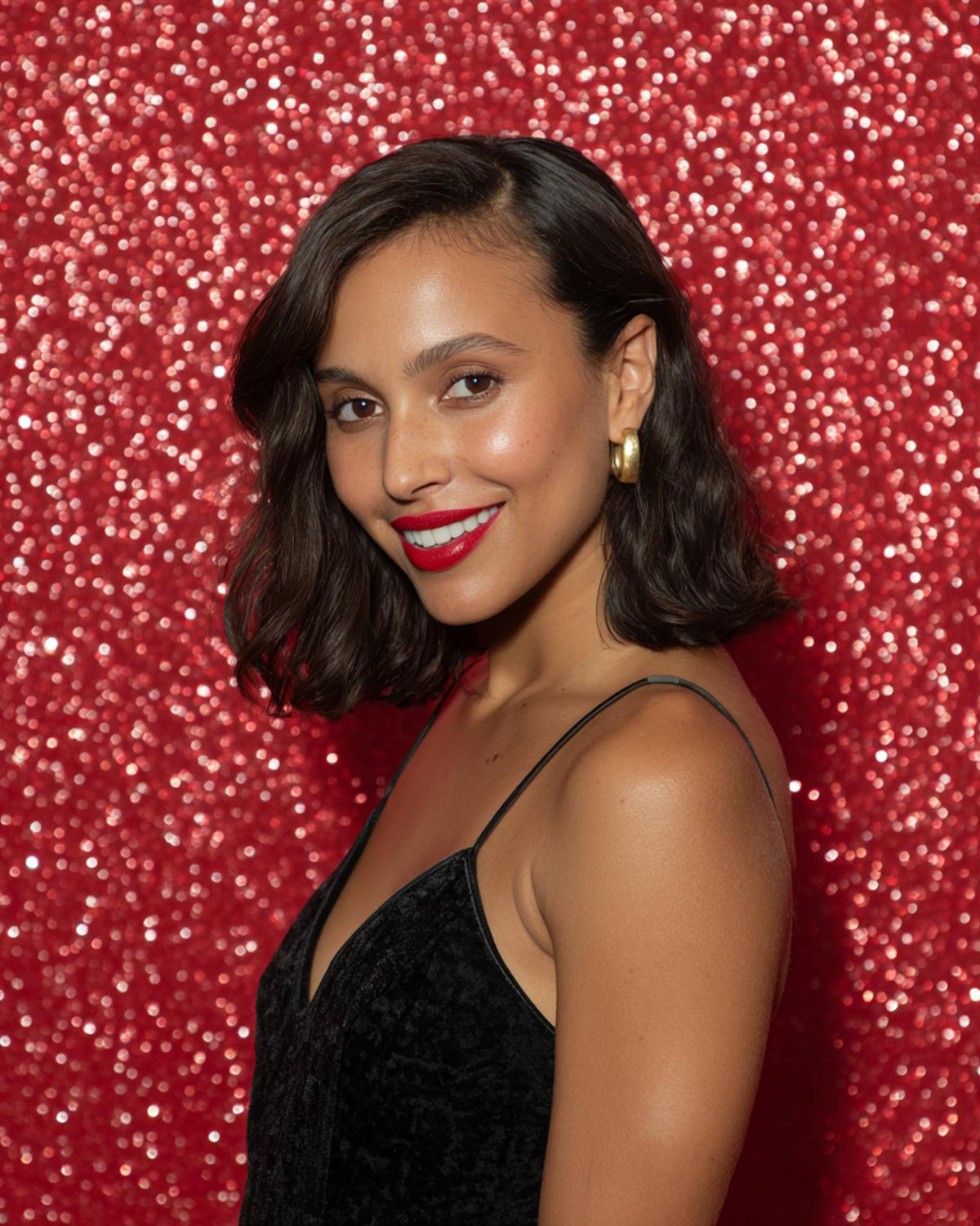 Welliges Dunkelbraun Mit Seitenscheitel