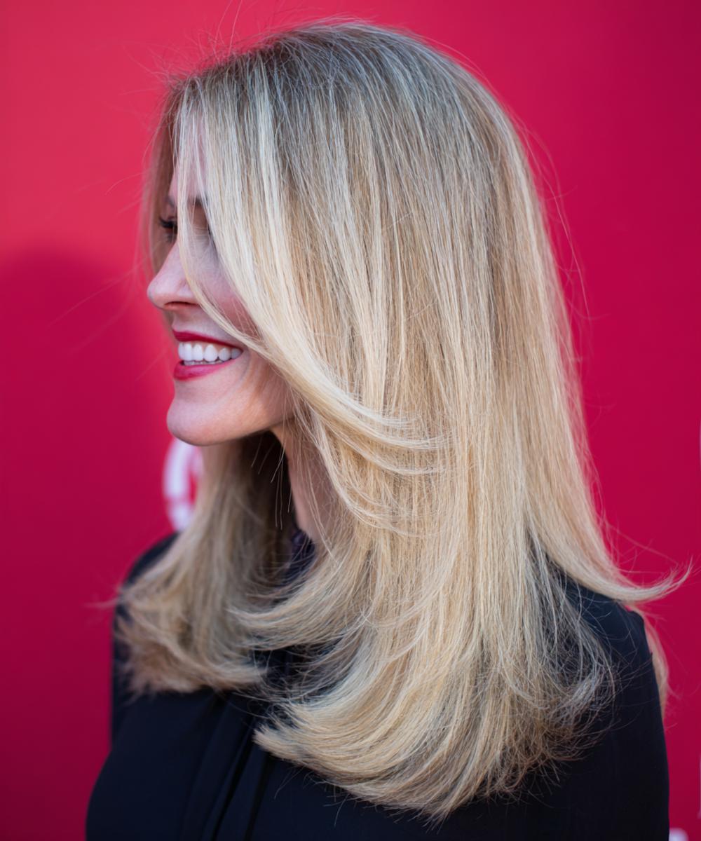 Gefiederte Stufen Hellblond