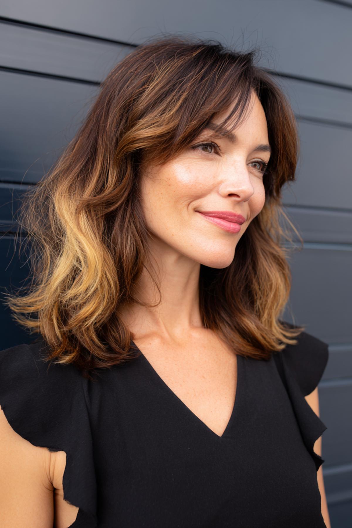 Sanft gestufter Schnitt mittellang mit Pony