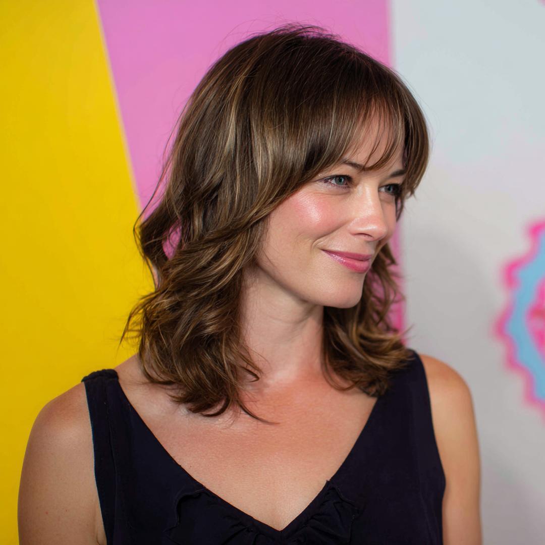 Mittellanger Stufenschnitt mit Pony