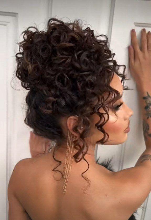 Messy bun mit locken voluminöser lockerer Dutt