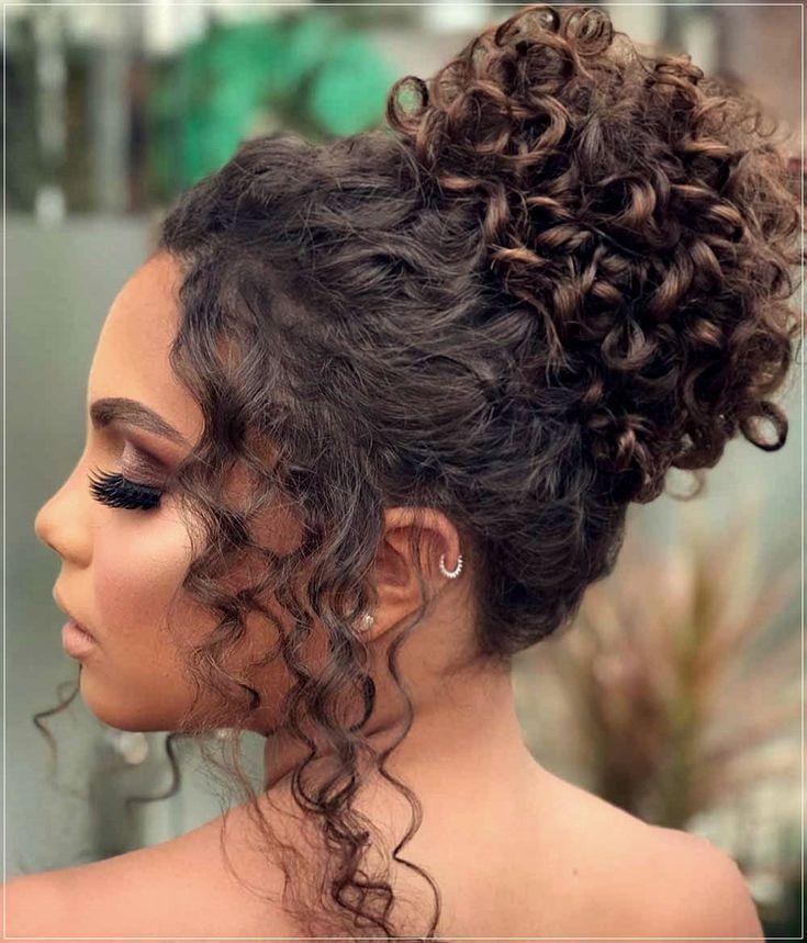 Glänzender Messy Curly Bun