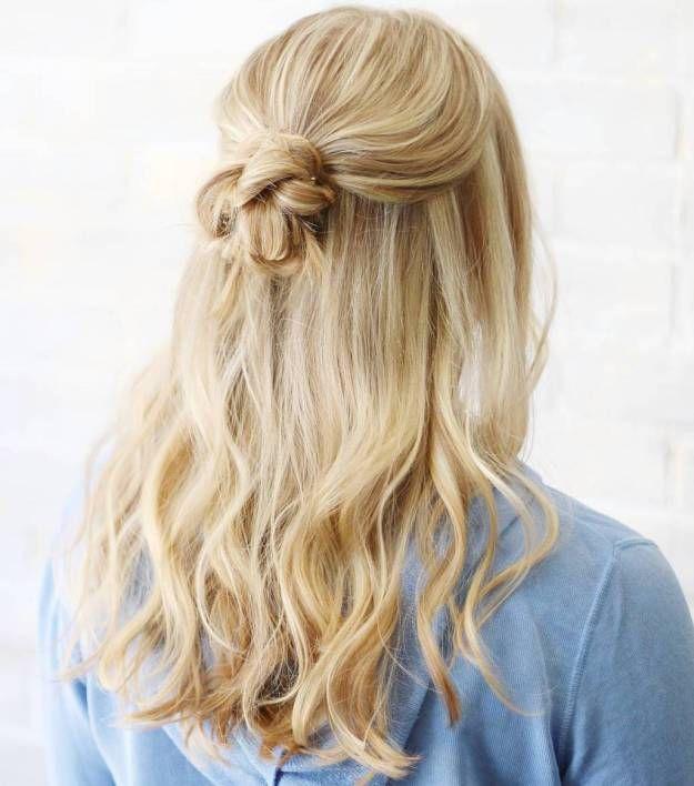 Schlichte Half Up Frisur mit Knoten