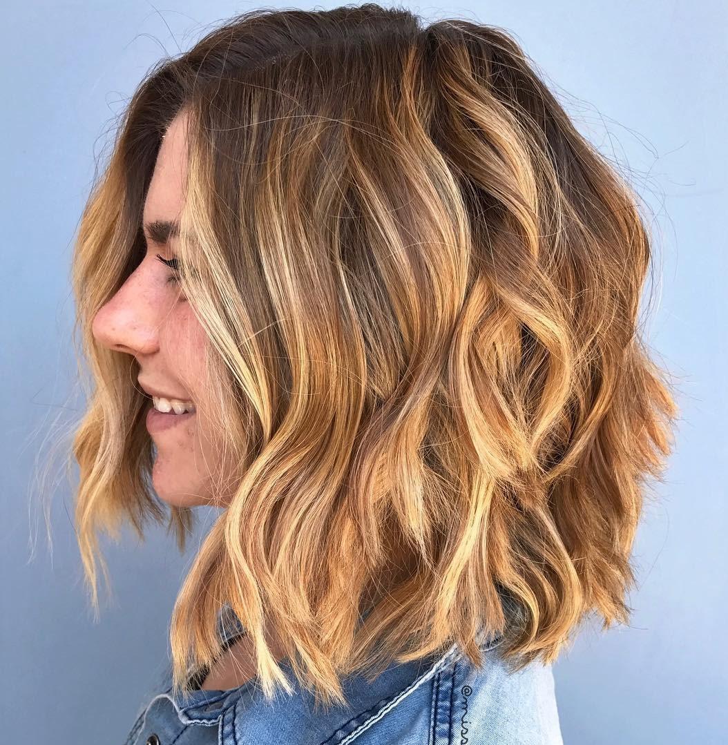 Mittellanger Wavy Bob goldblond