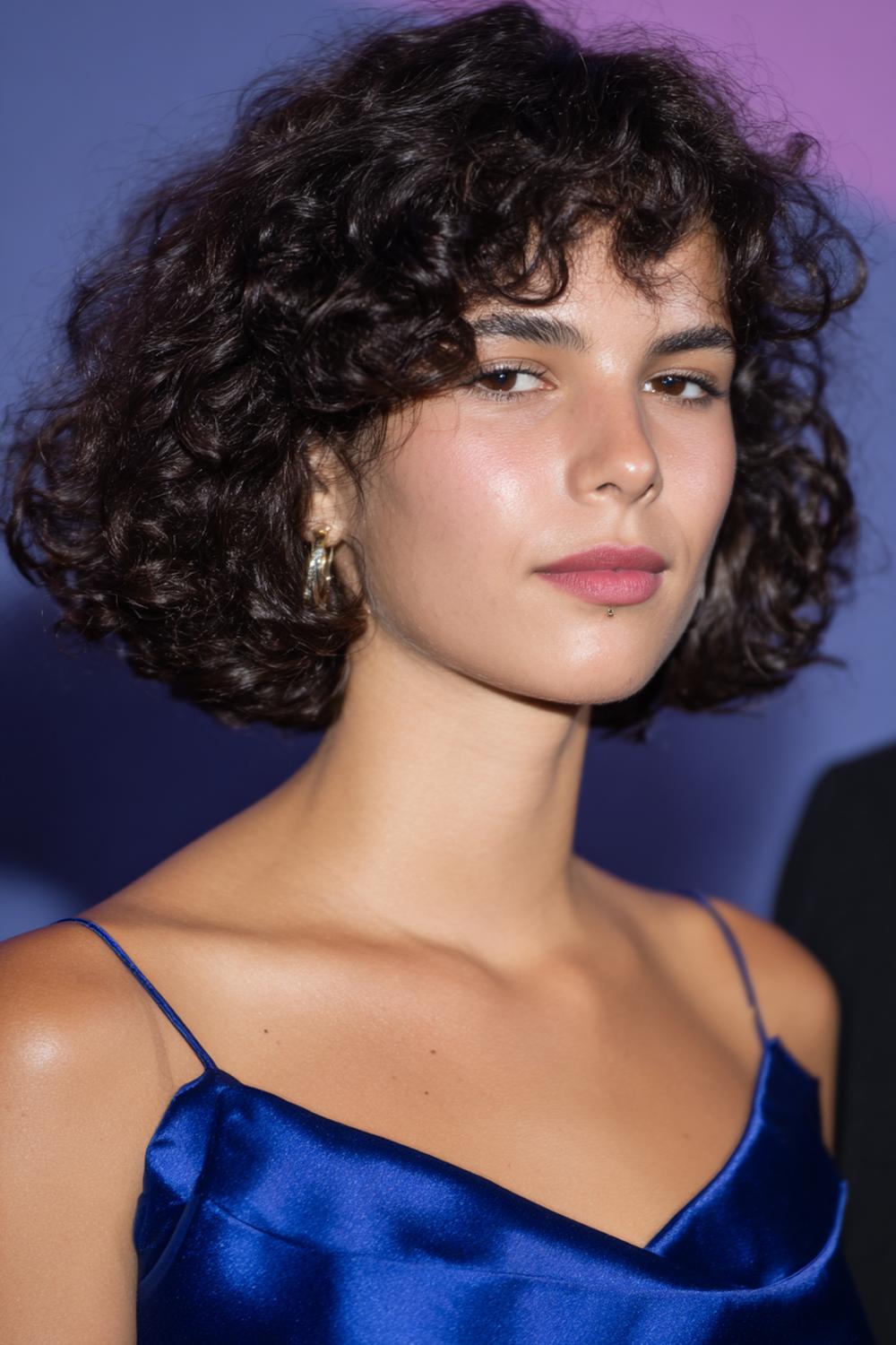 14. Neue Frisuren 2026: Curly Bob für Frauen mit definierter Locke