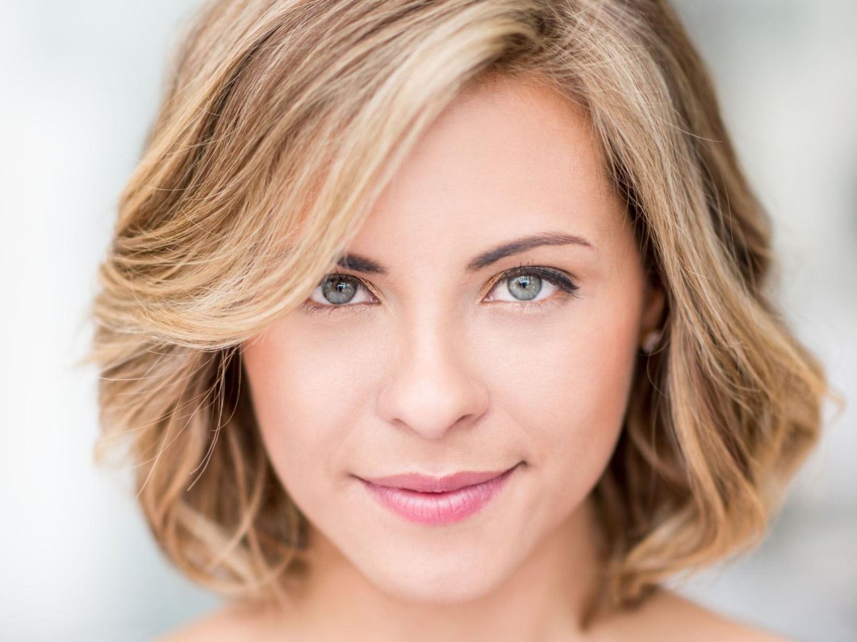21 Alltagsfrisuren für dünne Haare, die mehr Volumen zaubern
