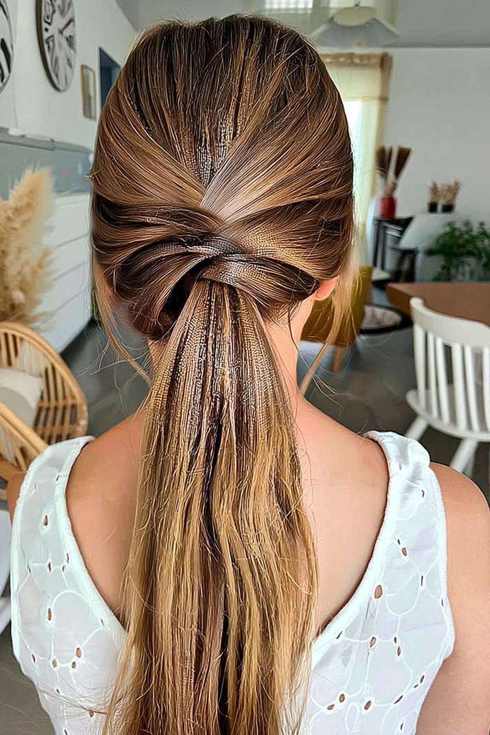 Eleganter Pferdeschwanz mit Twist