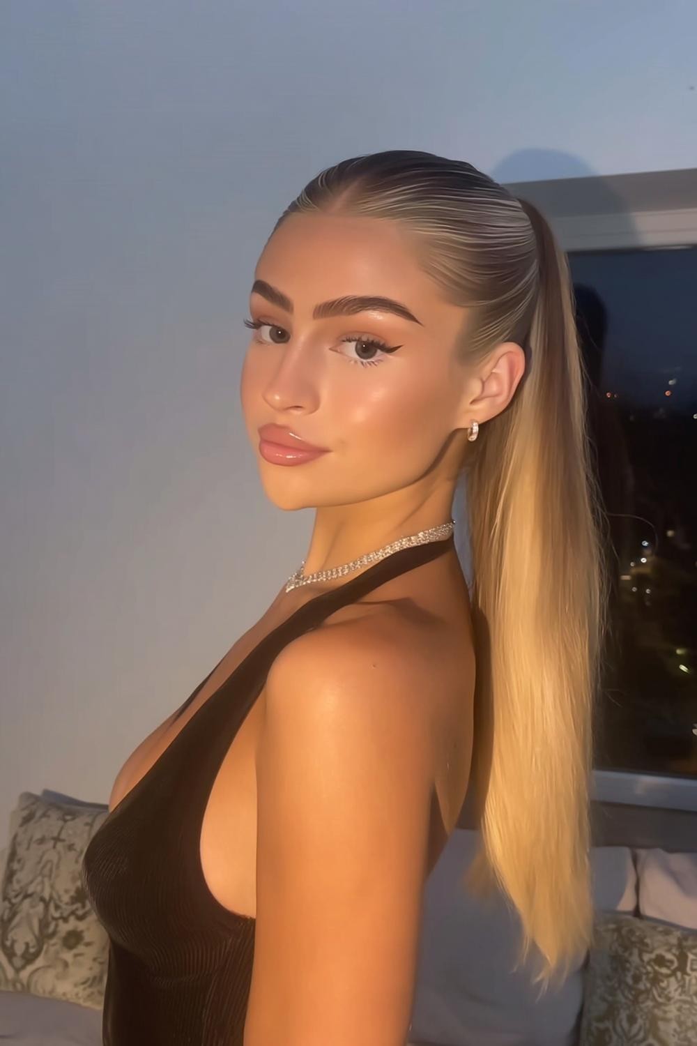 Sleek Seitenscheitel Look