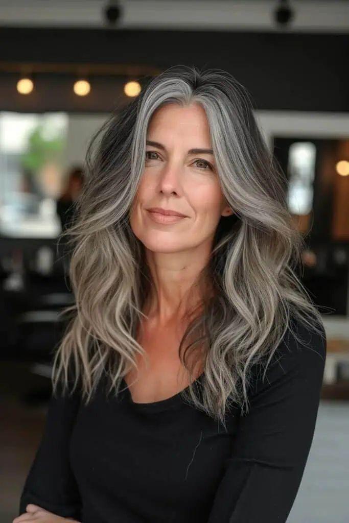 Styling Butterfly Cut graues Haar