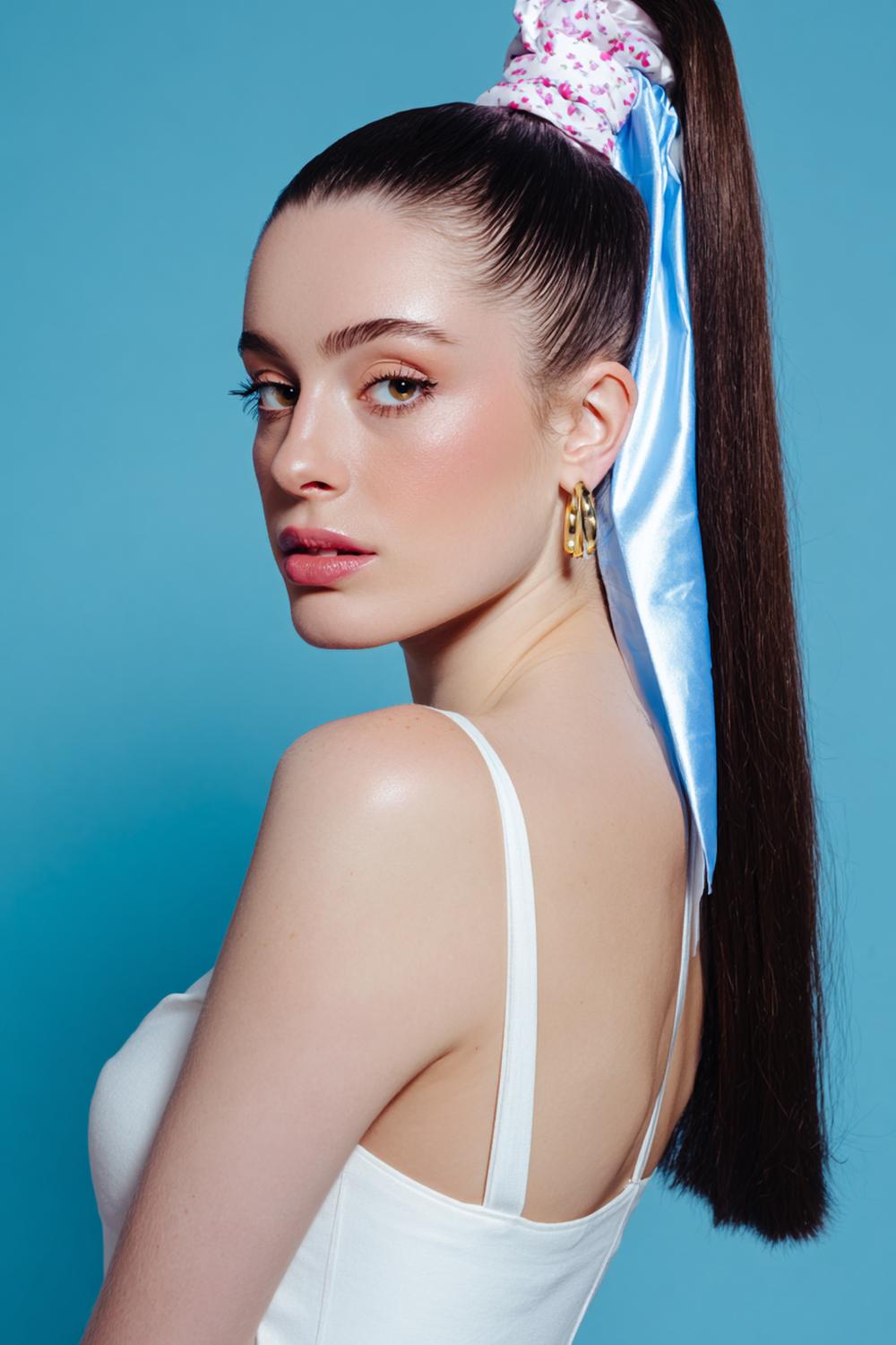 5. Pinterest Haar Inspiration 2026: Polished High Ponytail mit Haarband-Wicklung und Lift