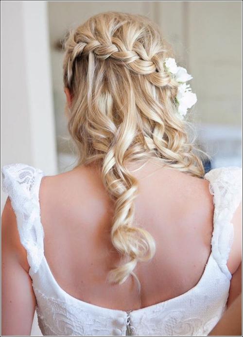 Romantischer Wasserfall Zopf Hochzeit