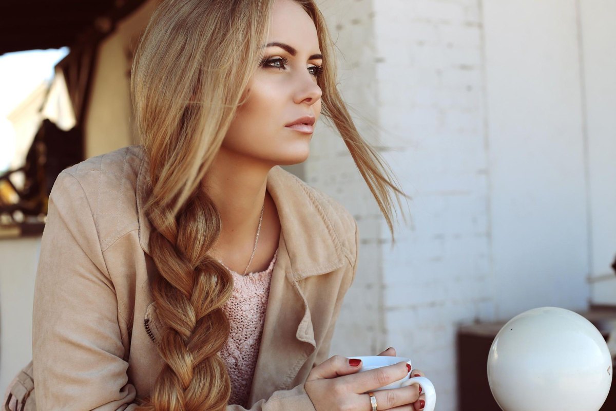 Seitlicher Flechtzopf lange Haare